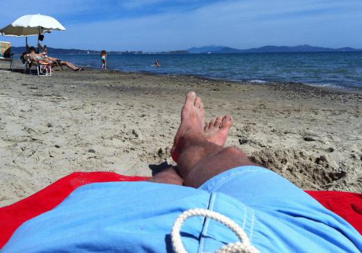 Beach sand can be used as sandblasting sand.