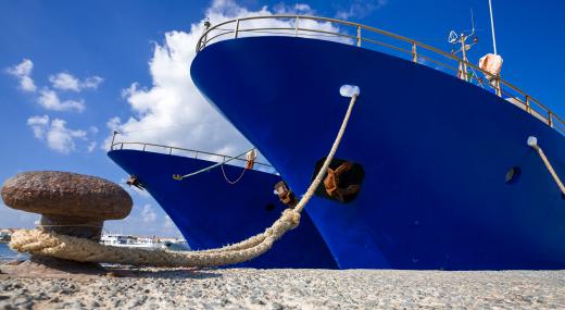 Come-alongs are often used to pull ships' mooring lines.