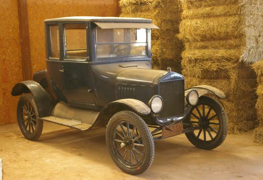 A bell crank steering system is commonly found on a Model T Ford.