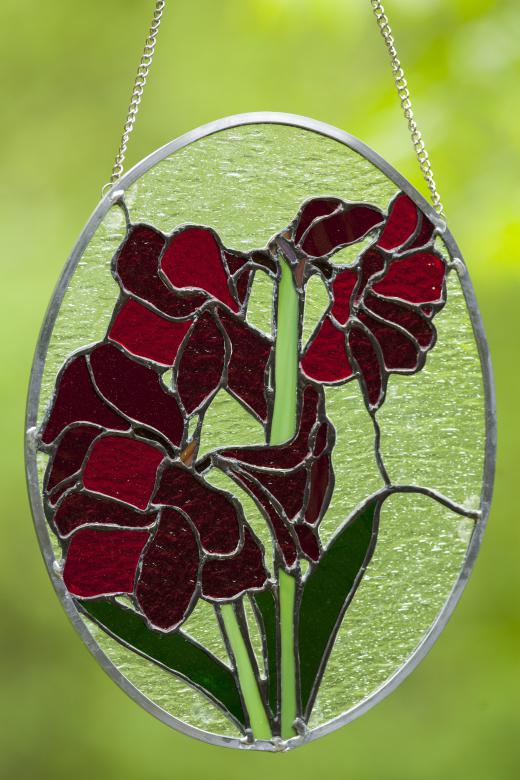 Wire saws are often used to cut stained glass.