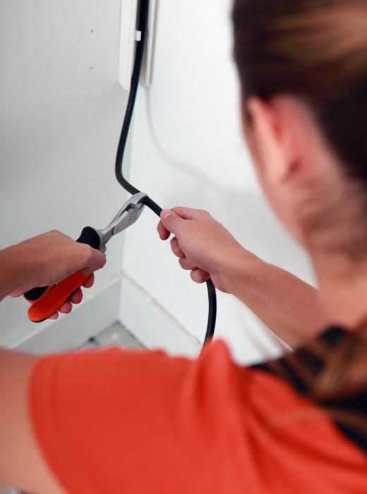 An electrician may work as an independent contractor.